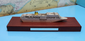 Kreuzfahrtschiff "Costa neoRomantica" Classica-Klasse (1 St.)  IT 2012 in ca. 1:1400